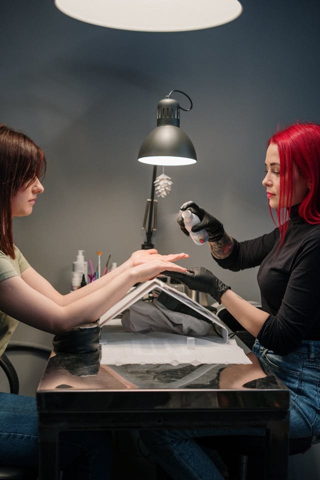 aprender uñas para emprender desde casa